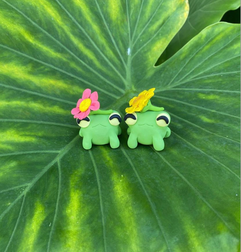 Toad And Flower Desk Fren