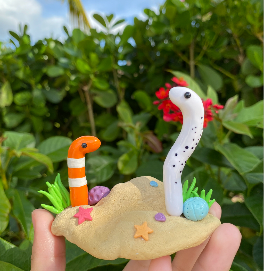 Garden Eels Desk Fren