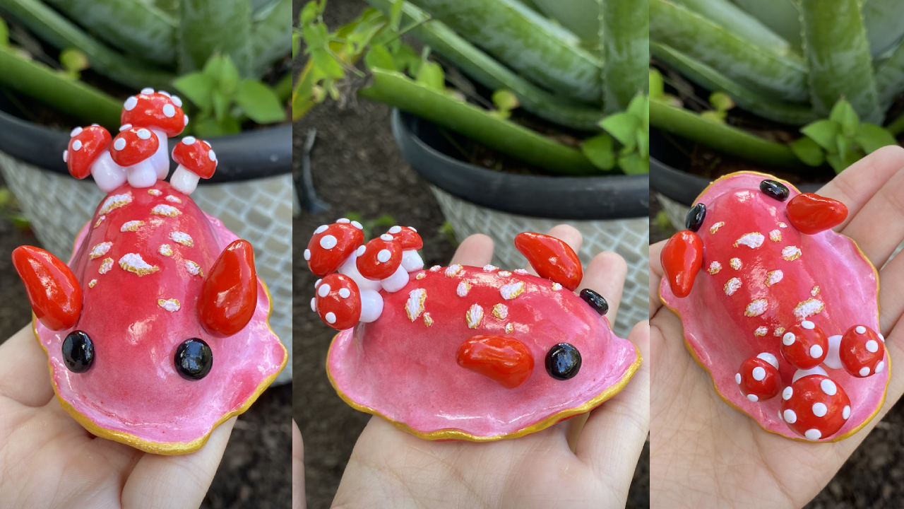 Red Mushroom Slug Desk Fren